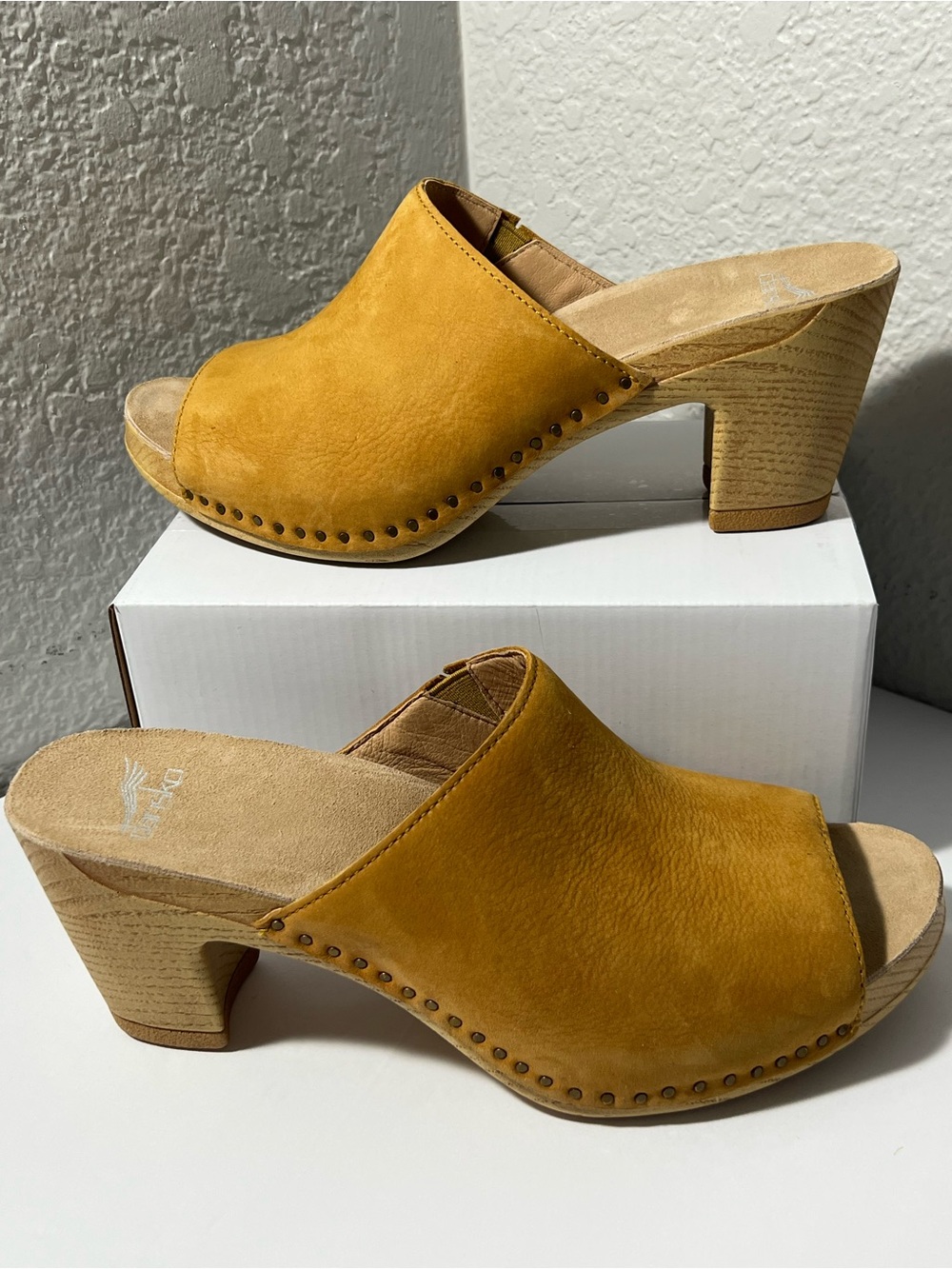 Dansko Leather‎ Slide Clog Heels Mustard Yellow Size 40 Women’s 9.5-10 NWOT